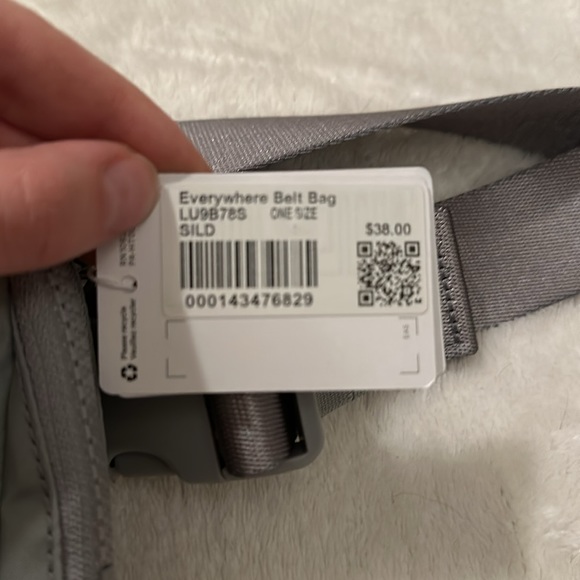 LULULEMON Everywhere belt bag New with tags!!! - Picture 2 of 3